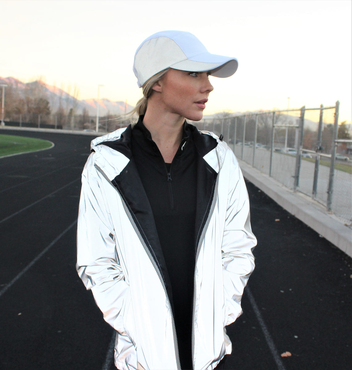 WOMEN S FULLY REFLECTIVE LIGHTWEIGHT RUNNING JACKET PYR Reflective